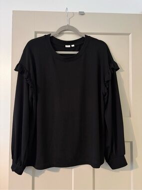 GAP Black Ruffle-Shoulder Long Sleeve top EUC